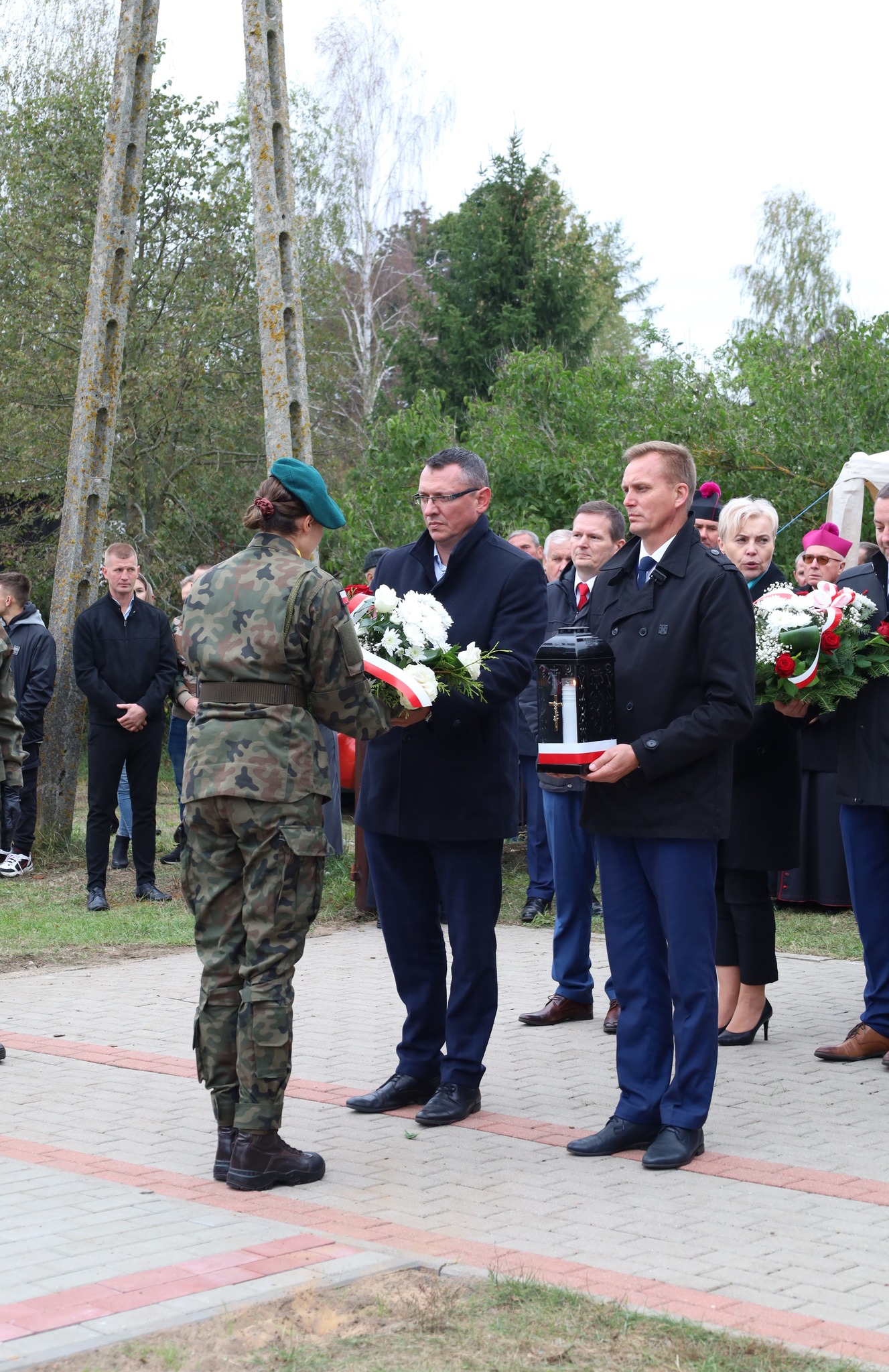 Uroczystość odsłonięcia tablicy pamiątkowej w Kapicach